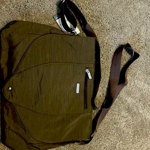Baggallini Neoghborhood Messenger classic collection- brown (NEW with tags)